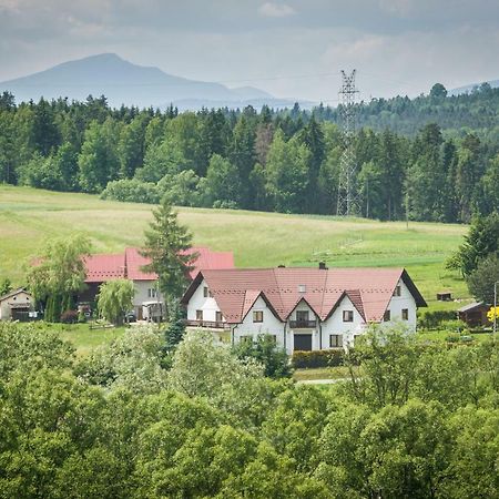 Stas -Przy Szkole Nr 3 W Skawie Skawa Extérieur photo