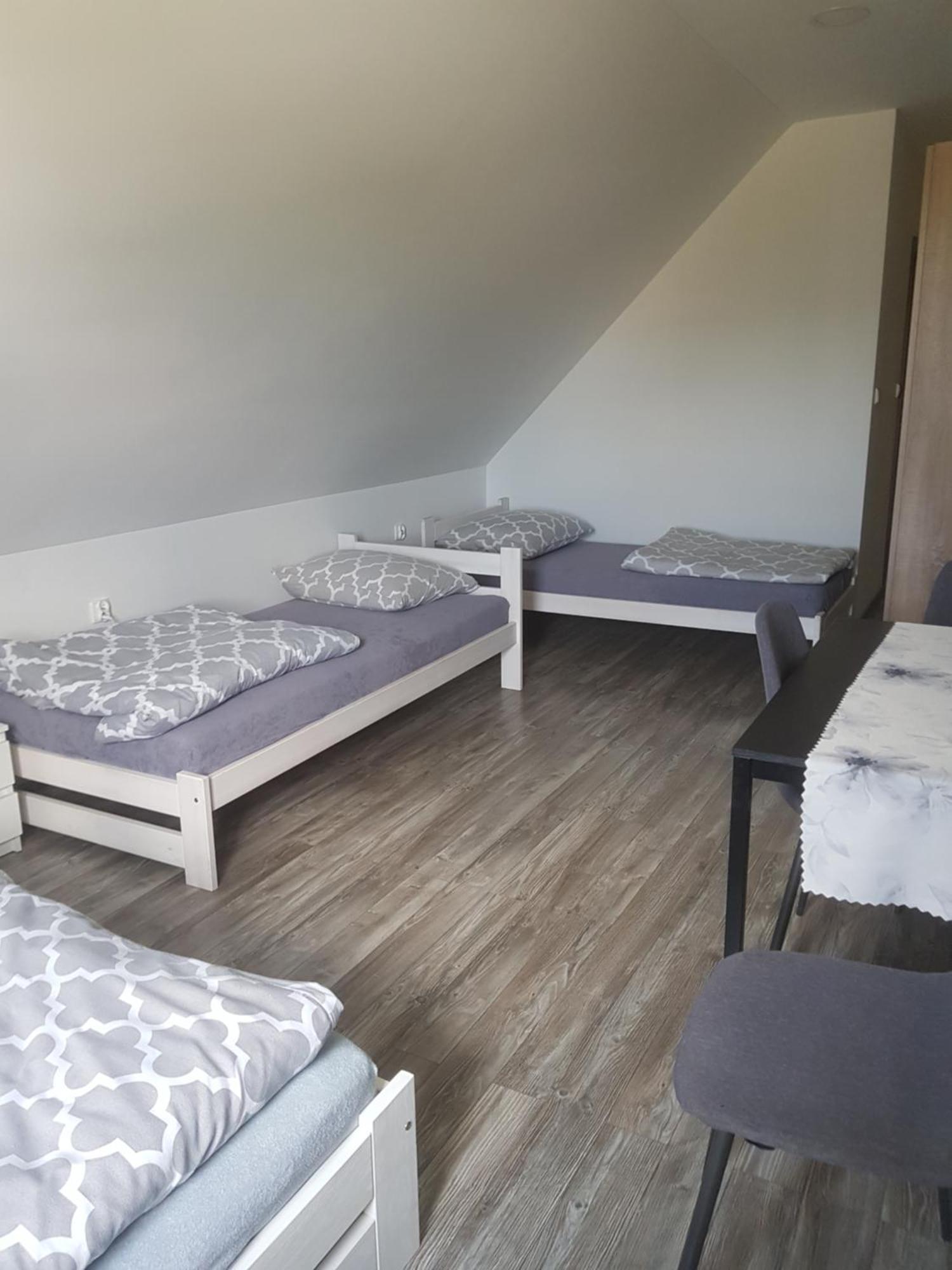 Stas -Przy Szkole Nr 3 W Skawie Skawa Extérieur photo