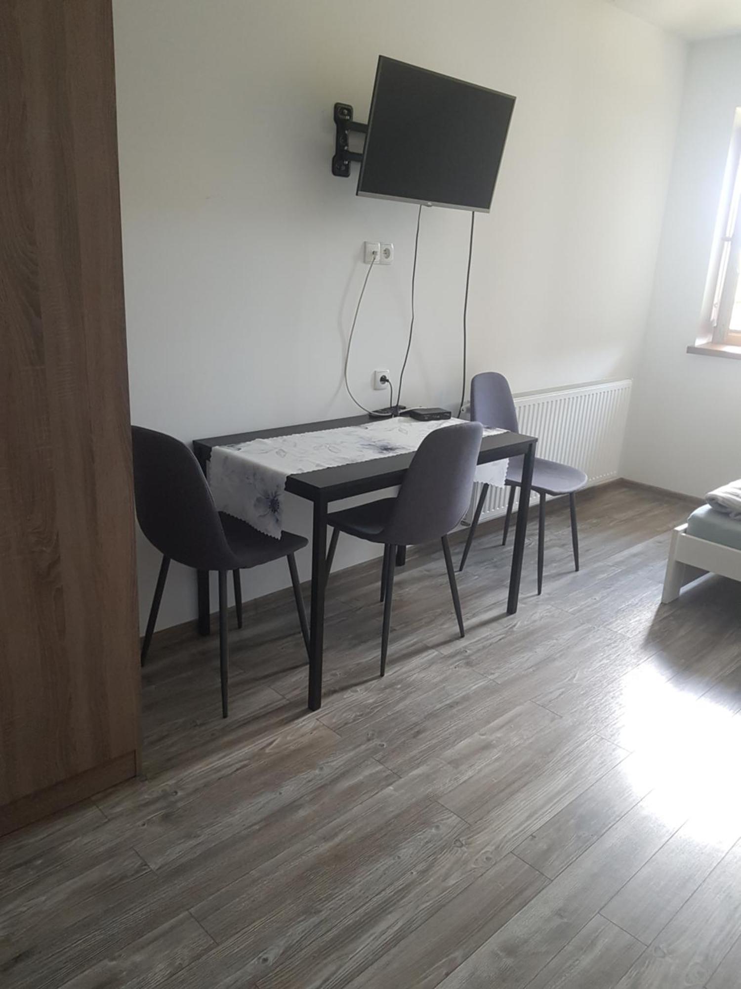 Stas -Przy Szkole Nr 3 W Skawie Skawa Extérieur photo