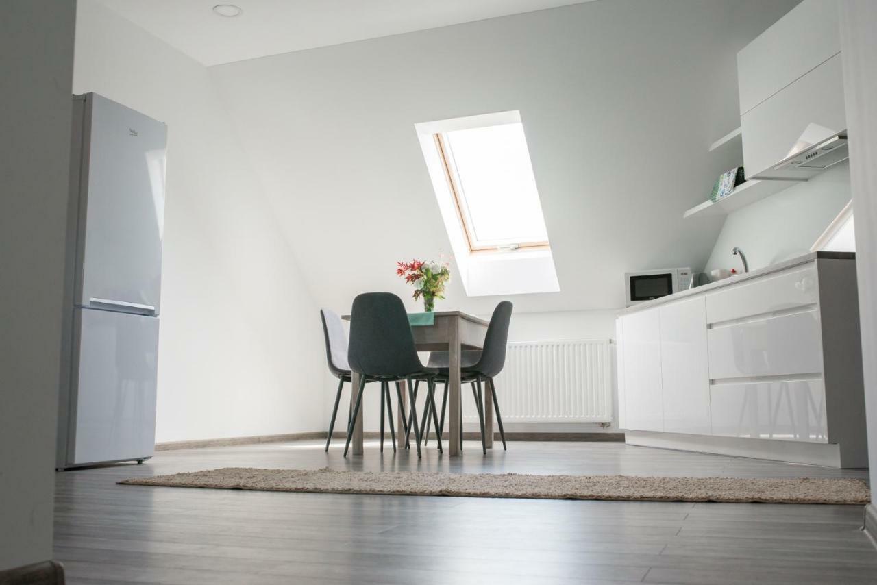 Stas -Przy Szkole Nr 3 W Skawie Skawa Extérieur photo
