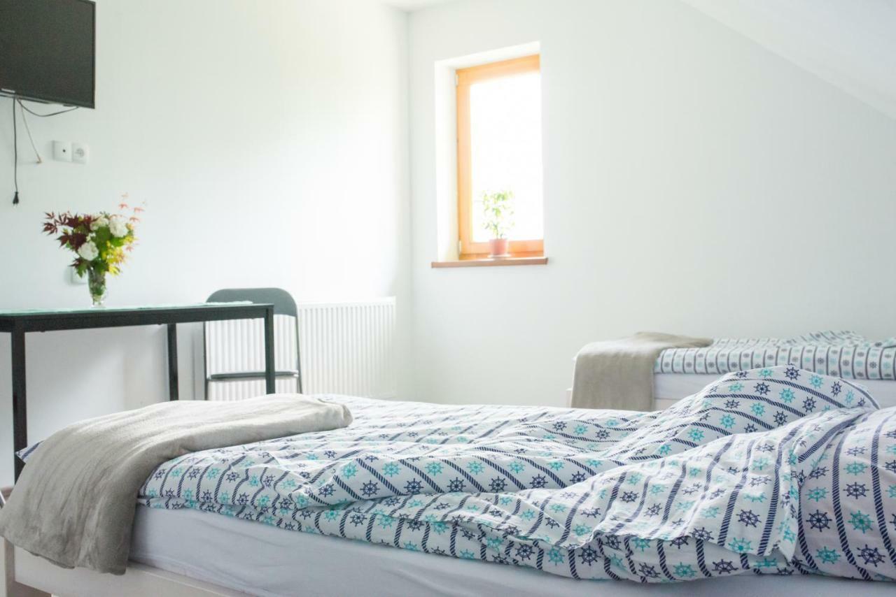 Stas -Przy Szkole Nr 3 W Skawie Skawa Extérieur photo
